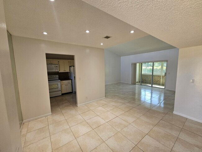 Foto del edificio - 2538 Boundbrook Dr S