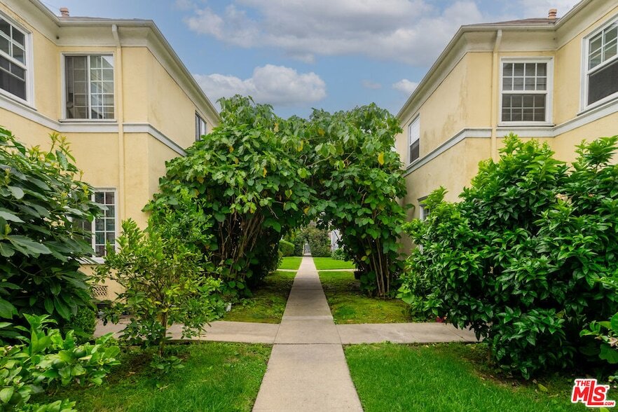 Foto principal - 6755 Yucca St