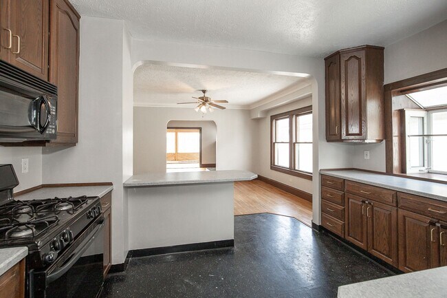 Foto del edificio - 14718 Bayes Ave