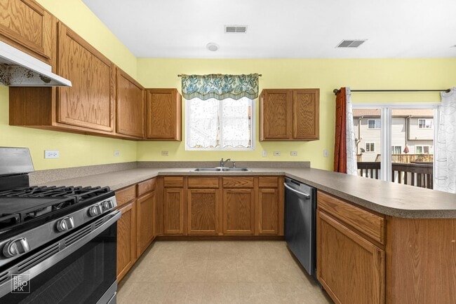 Building Photo - Grayslake Rental!  2 Bedroom 2.5 Bathroom Townhome!  Cherry Creek Subdivision!