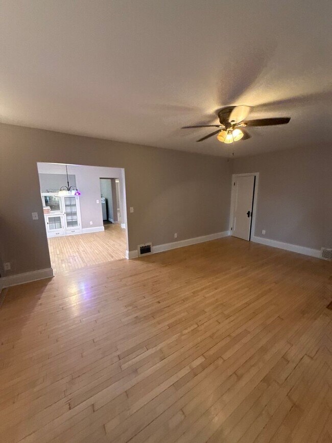 Foto del edificio - 2139/2141 N 55th St