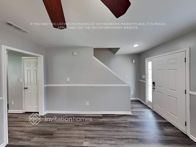 Foto del edificio - 716 Raindrops Rd