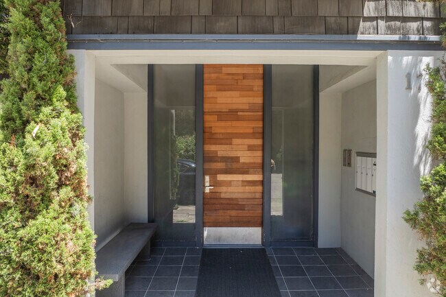 Entrada - 178 Locksley Ave