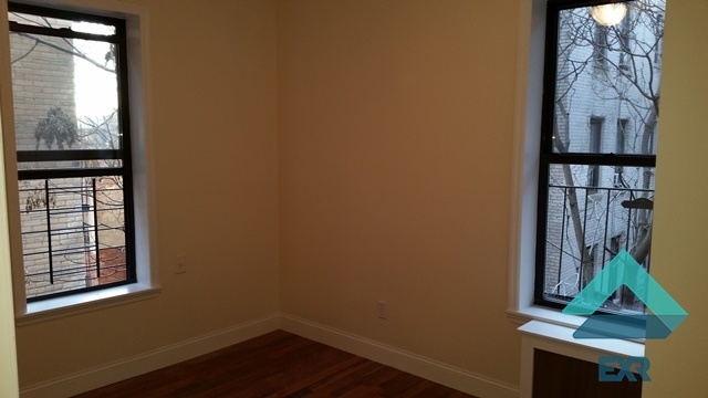 Foto del edificio - 220 E 18th St