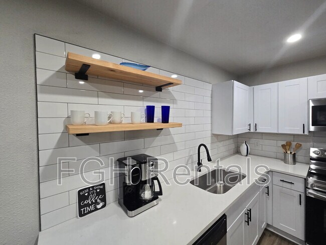 Foto del edificio - 12107 El Sendero St