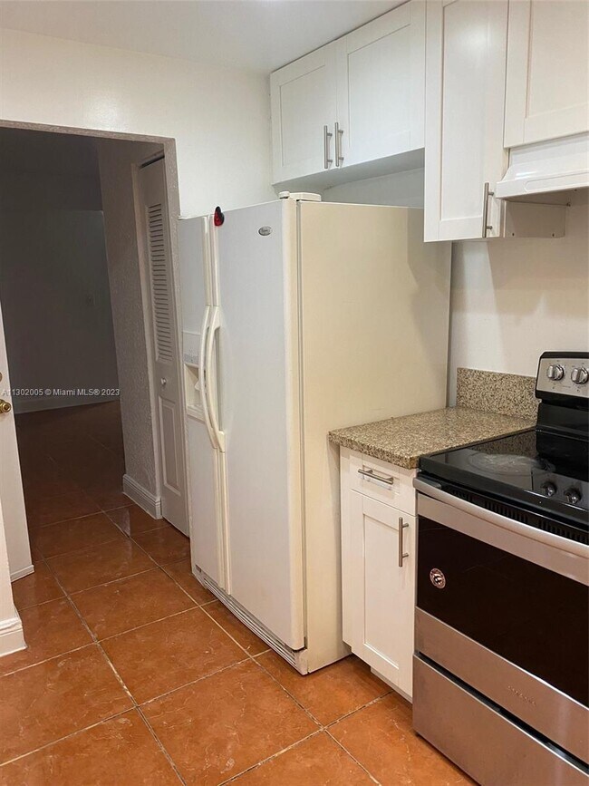 Foto del edificio - 2700 Riverside Dr