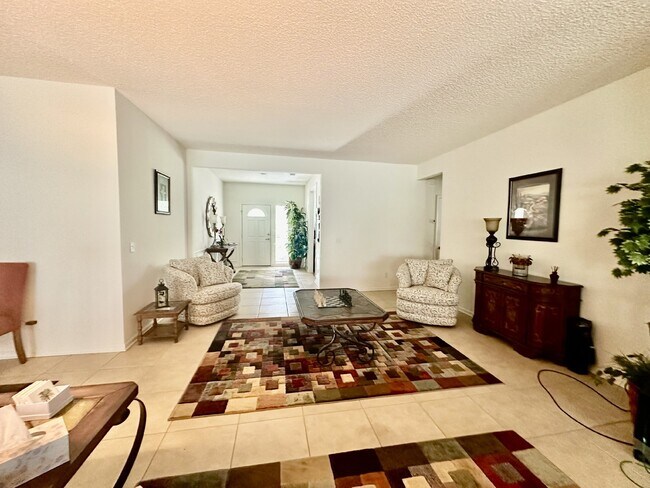 Foto del edificio - Large Beautifully Furnished Home in Sun City!