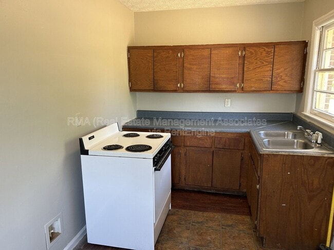 Building Photo - 413 Springview Dr