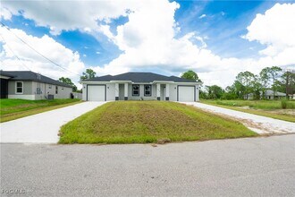 Building Photo - 873 Duplex St E