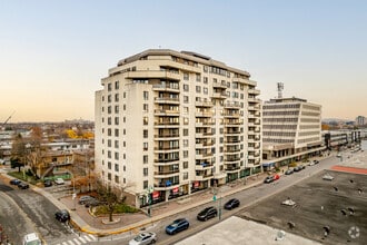 Building Photo - Le Baron 2