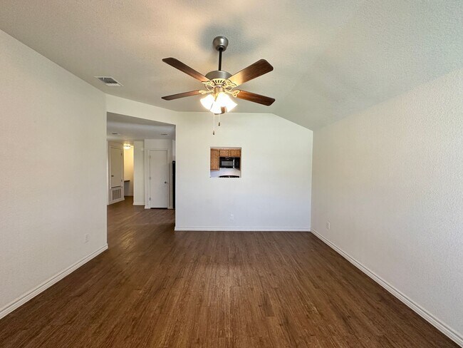 Foto del edificio - 1529 Justin Lp