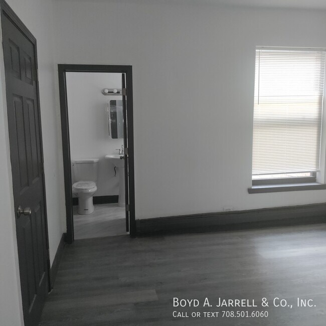 Foto del edificio - 5706 S Michigan Ave