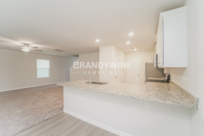 Building Photo - NEW LOWER RENTAL RATE LEASING SPECIAL: Rec...