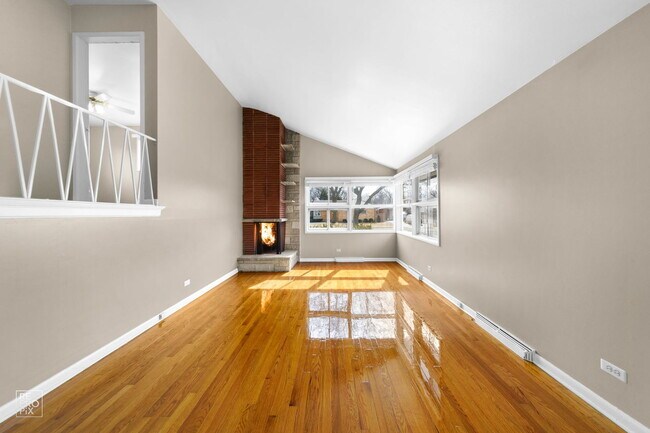 Foto del edificio - 393 Huntington Ln