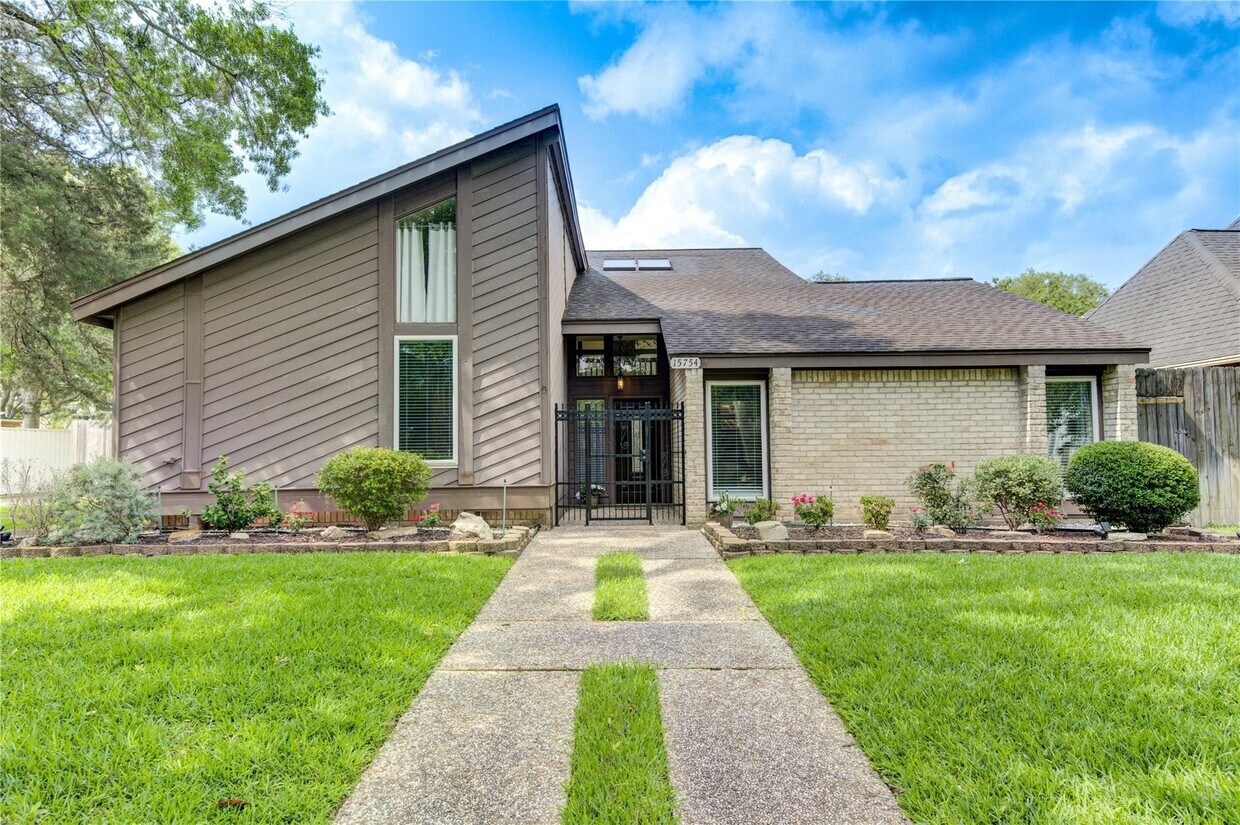 Foto principal - 15754 Walkwood Dr