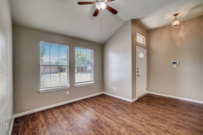 Building Photo - 204 Kerley Dr