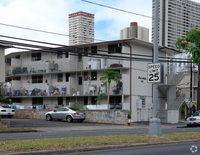 Building Photo - 811 University Ave