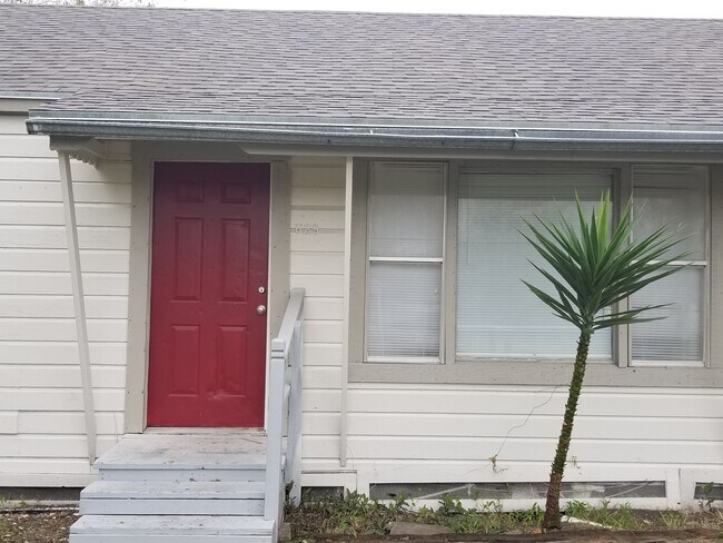 Building Photo - 629 W Nettie Ave