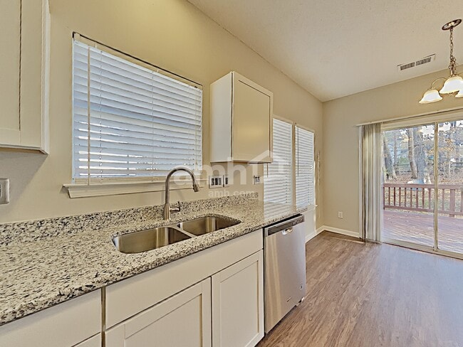 Foto del edificio - 1301 Sweetgum Ln