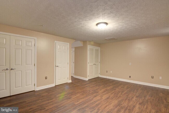 Building Photo - 8402 Oak Meade Way