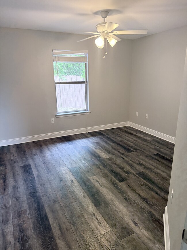 Building Photo - 1944 Bay Pine Cir