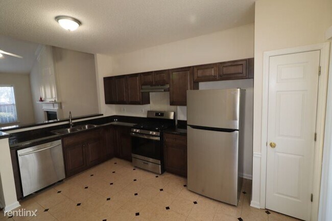 Building Photo - 5330 Medlock Corners Dr
