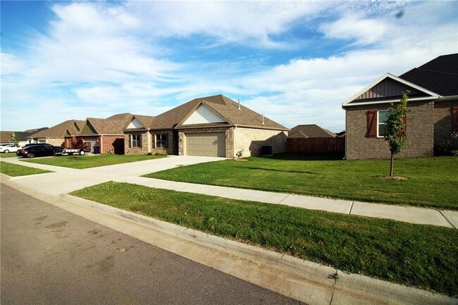 Building Photo - 851 Petit Jean St