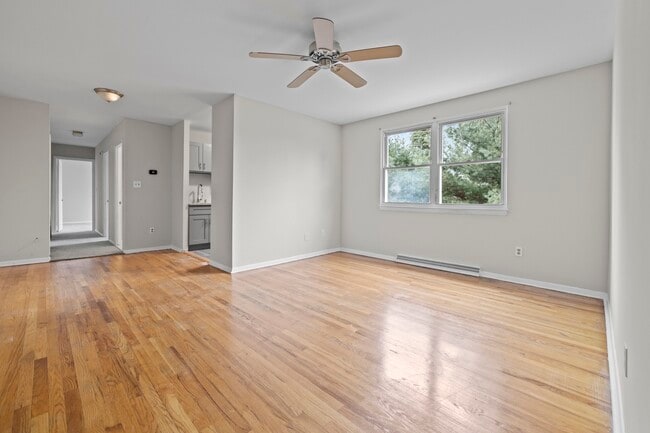 Building Photo - 4412 Falls Bridge Dr