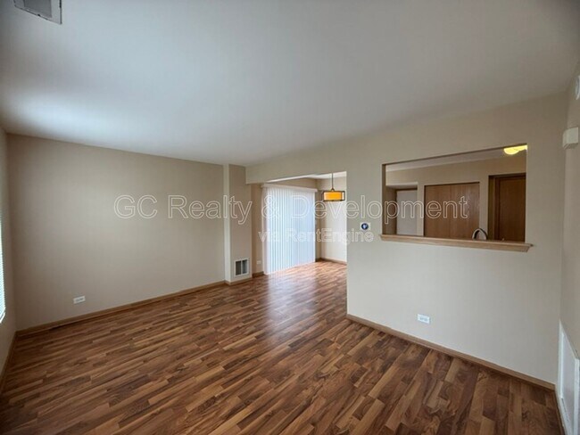 Foto del edificio - 782 Symphony Dr