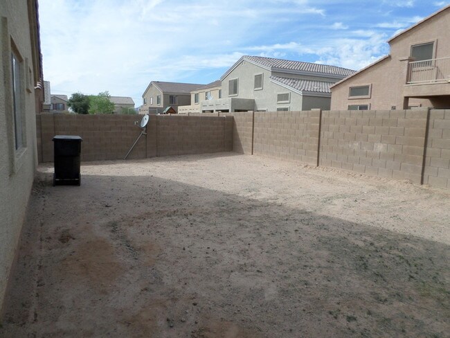 Building Photo - 2250 W Pinkley Ave