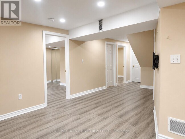 Building Photo - 16 Dominy Dr