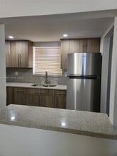 Building Photo - 9373 Fontainebleau Blvd