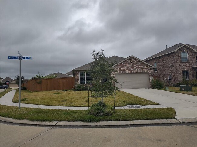 Building Photo - 12708 S Shore Dr