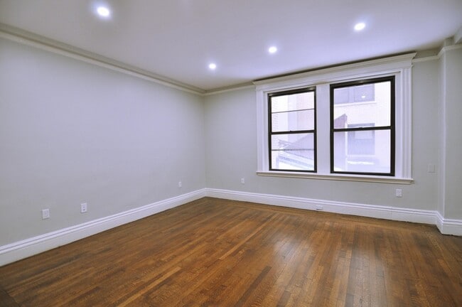 Building Photo - 464 Commonwealth Ave