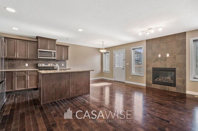 Photo du bâtiment - 5123-168A 168A Ave NW