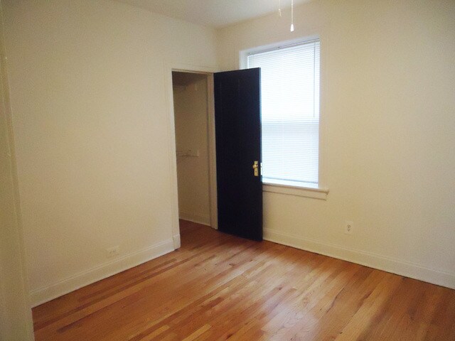 Foto del edificio - 3748 N Pine Grove Ave