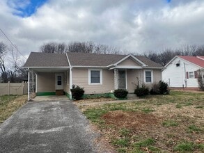 Building Photo - 401 Tulip Dr