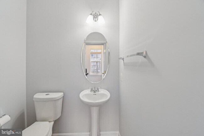 Foto del edificio - 5611 Hartfield Ave