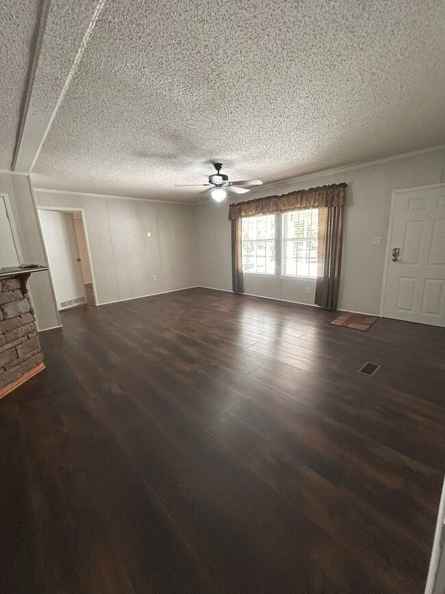 Foto del edificio - Immaculate 4BR Mobile Home in the heart of...