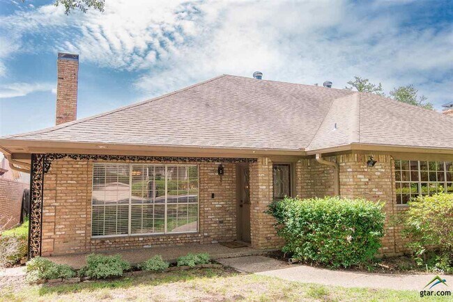 Building Photo - 612 Woodland Hills Dr