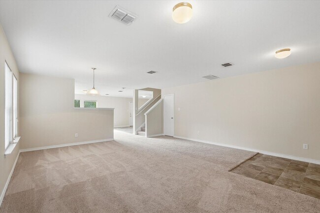 Building Photo - Huge Two Story 4 Bed 2.5 Bath Home in Dallas!