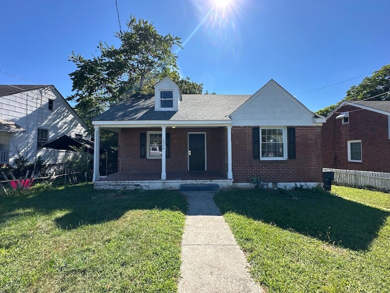 Primary Photo - 1040 Hunt Ave NW