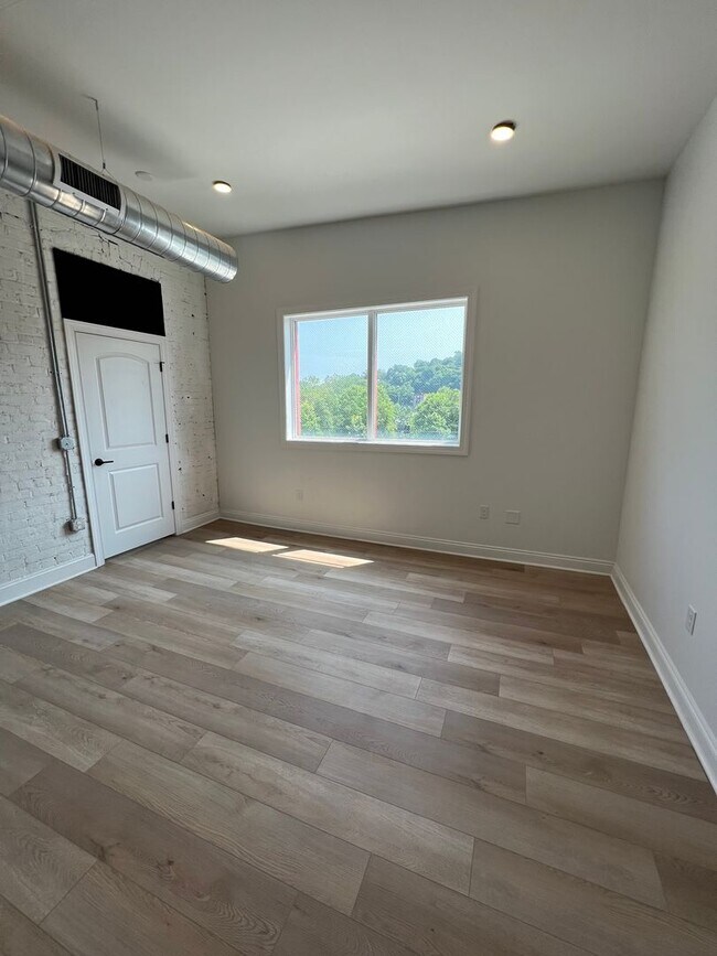 Foto del edificio - Amazing VIEWS! - Available May 15th