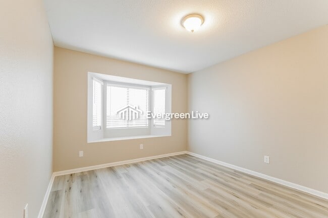 Building Photo - 5990 N Edenbrook Ln