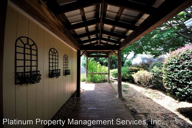 Building Photo - 3 br, 3 bath House - 4695 Morton Rd