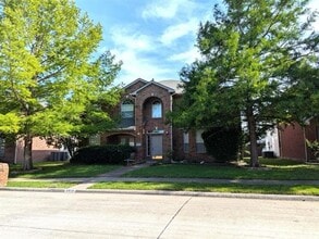 Building Photo - 1413 McClure Dr