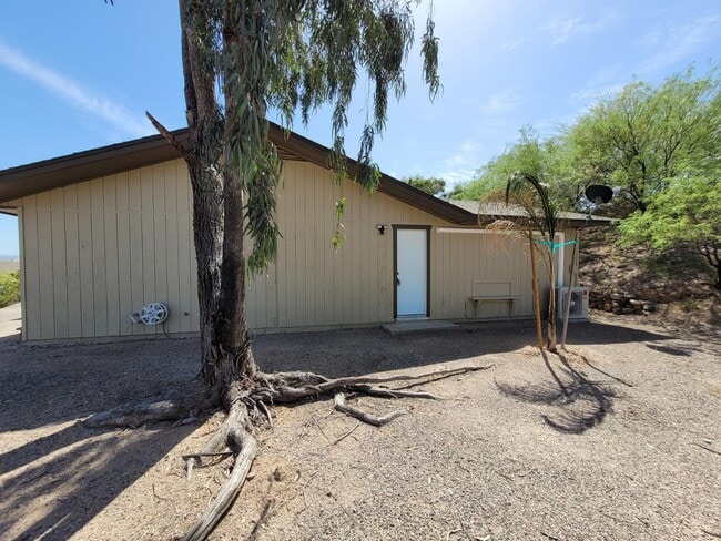Building Photo - 350 Los Altos Dr