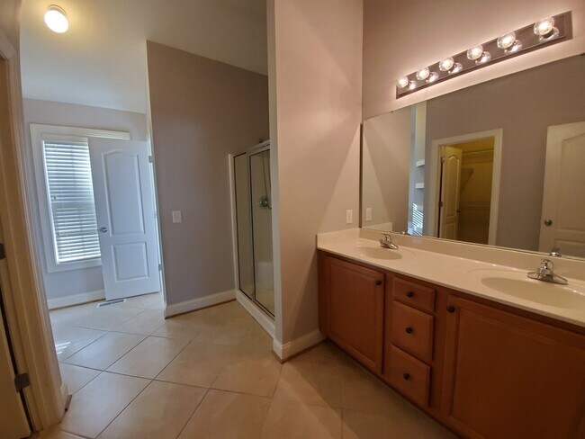 Foto del edificio - 75 Grayson Pl