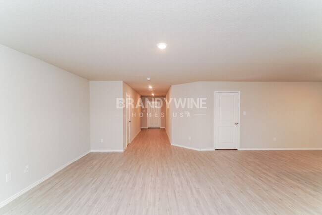 Building Photo - ONE MONTH FREE RENT!! $5 APP FEES!!