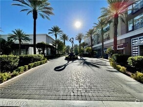 Building Photo - 2220 Village Walk Dr